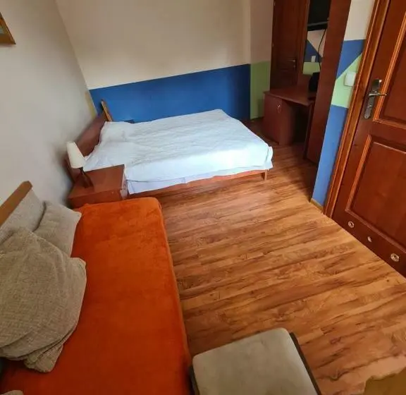 Standard Neljän Hengen Huone, Gościniec Halka