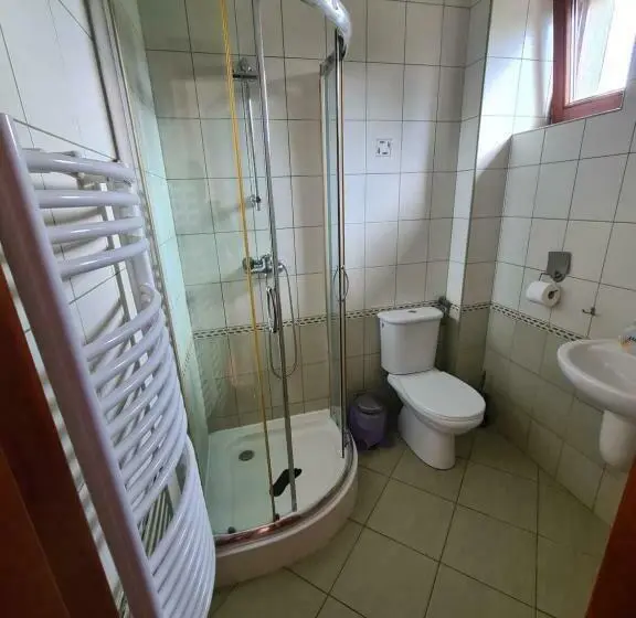 Standard Neljän Hengen Huone, Gościniec Halka