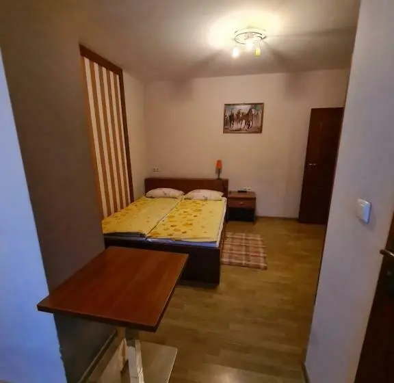 Standard Kolmen Hengen Huone, Gościniec Halka