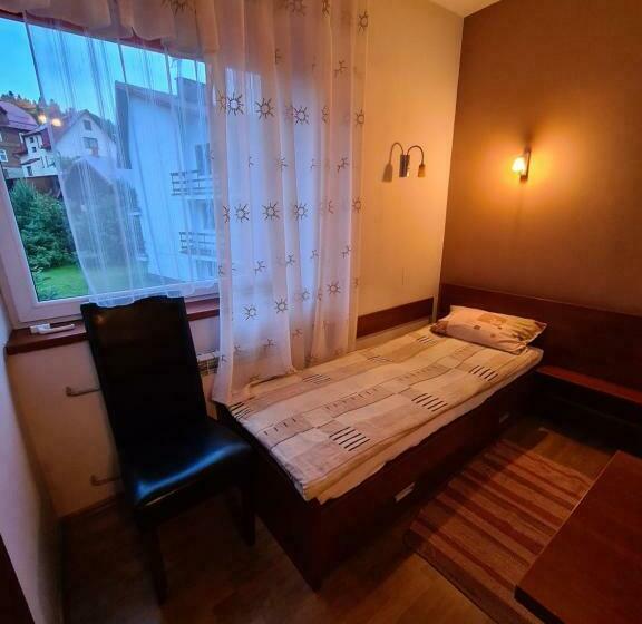 标准三人间, Gościniec Halka