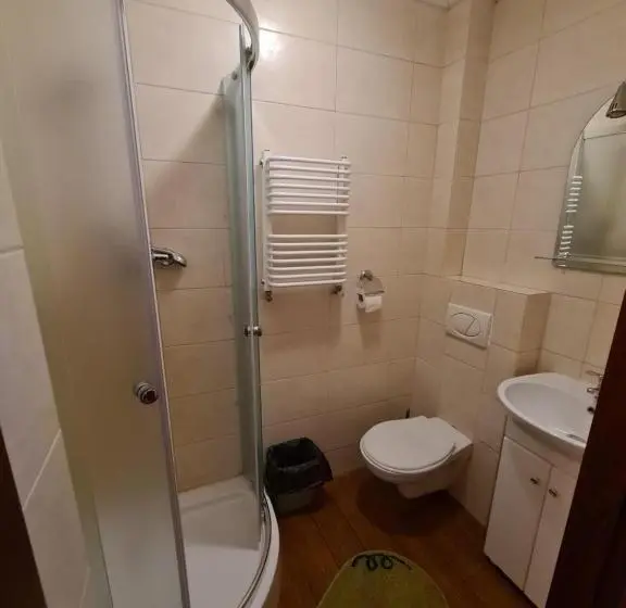 Standard Kolmen Hengen Huone, Gościniec Halka
