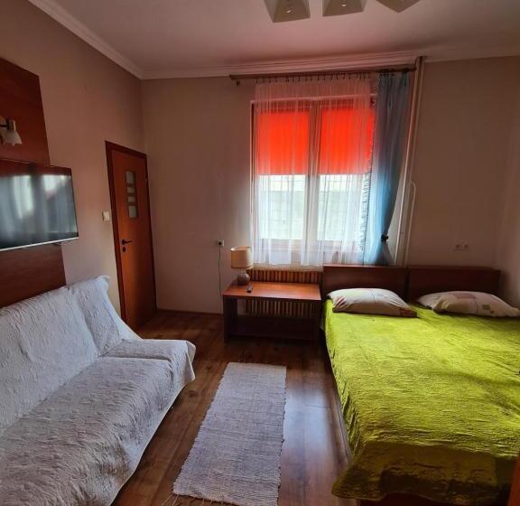 Quarto Estandar, Gościniec Halka