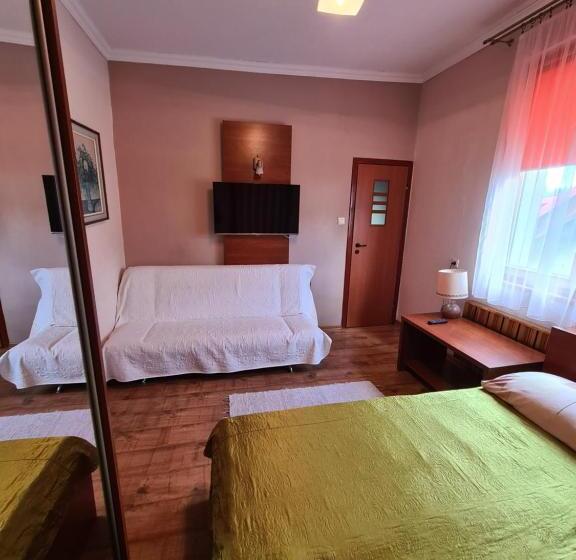 Quarto Estandar, Gościniec Halka