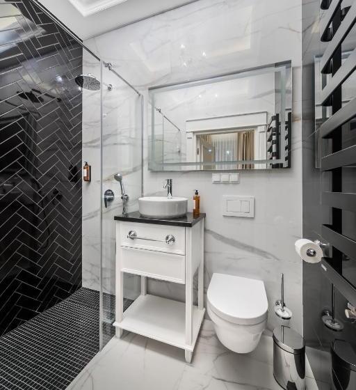 Quarto Economy, H Apart