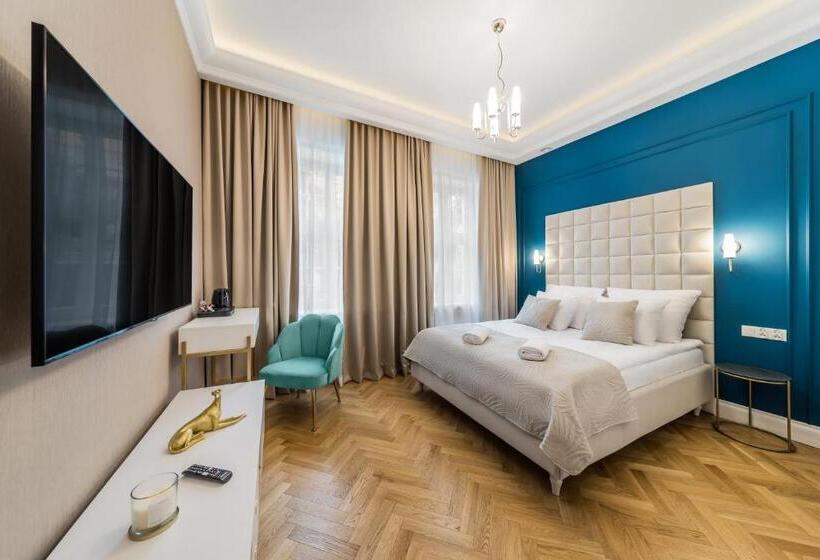 חדר אקונומי, H Apart