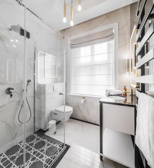 חדר משפחתי, H Apart