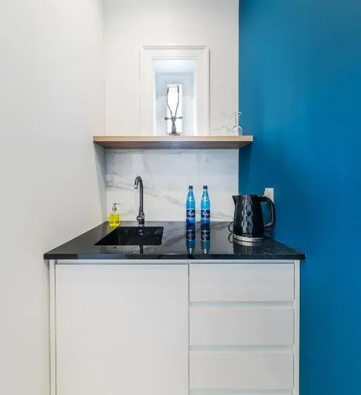 Deluxe Kolmen Hengen Huone, H Apart