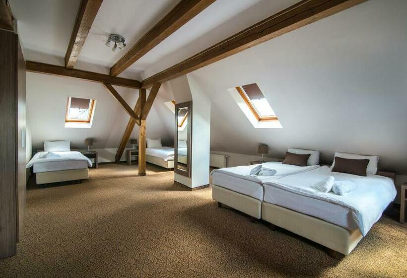 Quarto Familiar, Biały Domek