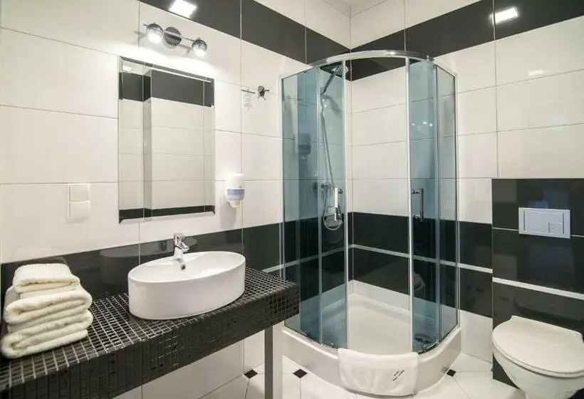 Comfort Kolmen Hengen Huone, Biały Domek
