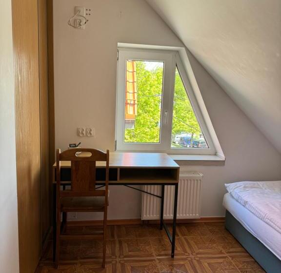 Quarto Economy Individual, Ik Maria