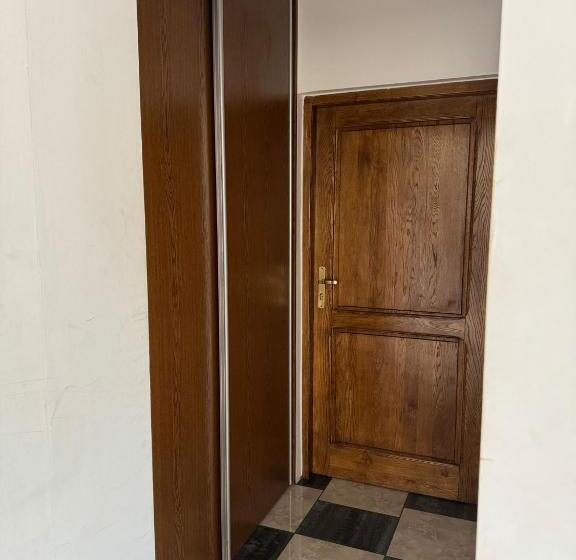 Economy Quadruple Room, Ik Maria