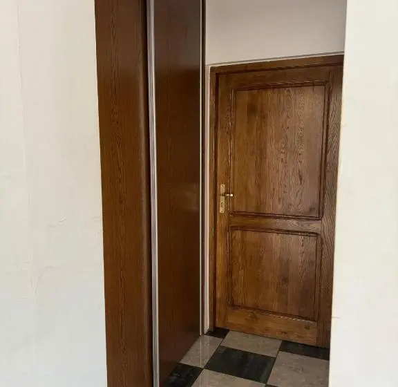 Economy Quadruple Room, Ik Maria