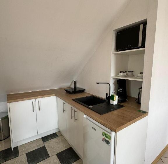 Economy Quadruple Room, Ik Maria