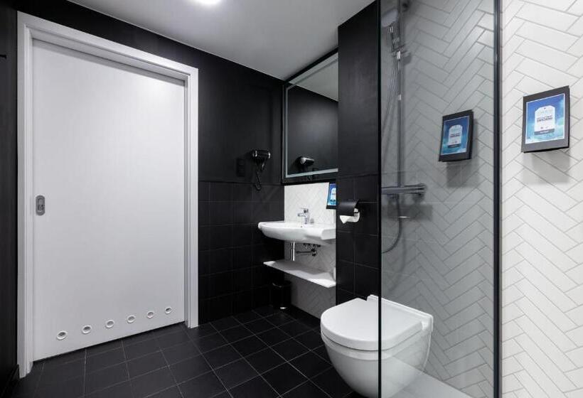 キングサイズベッドのスイートルーム, Kyriad Stargard