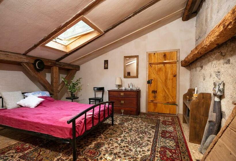 דירת שני חדרים, Pałac Gorzanów