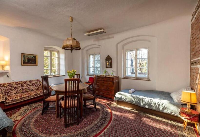 דירת שני חדרים, Pałac Gorzanów