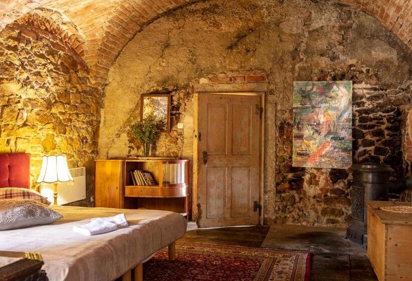 Quarto Estandar, Pałac Gorzanów