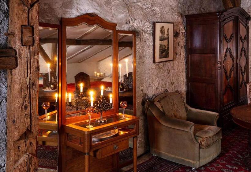 חדר משפחתי, Pałac Gorzanów