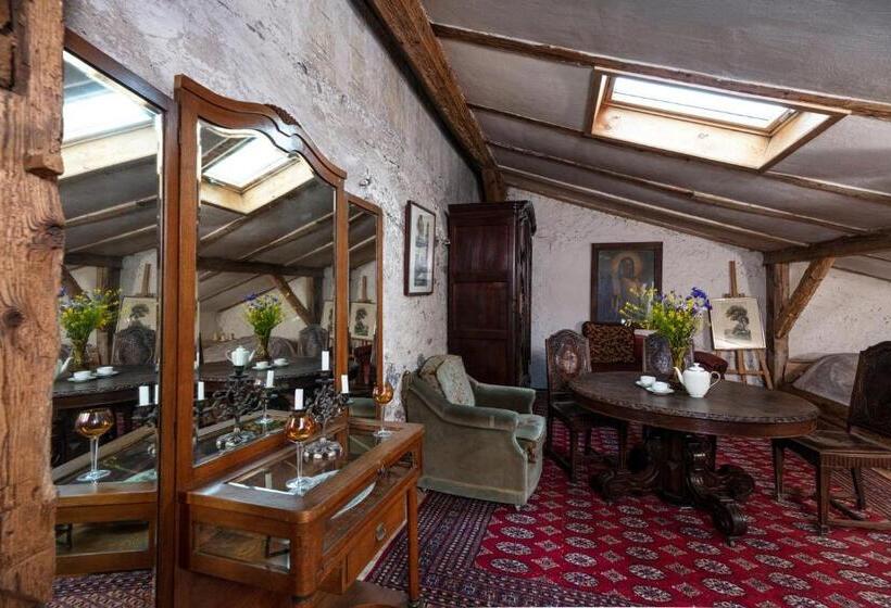 חדר משפחתי, Pałac Gorzanów