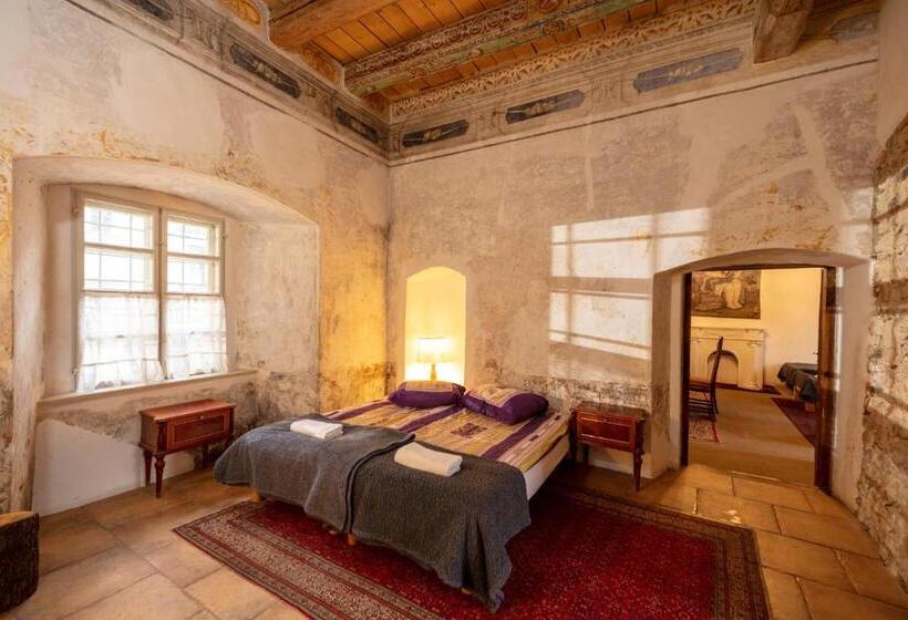 דירת חדר, Pałac Gorzanów