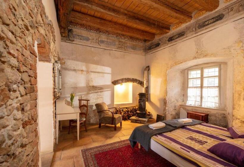 דירת חדר, Pałac Gorzanów