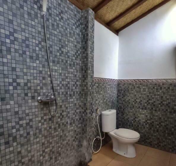 اتاق لوکس با تخت بزرگ, Follow The Rabbit Bungalow