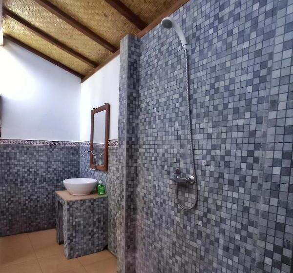 اتاق لوکس با تخت بزرگ, Follow The Rabbit Bungalow