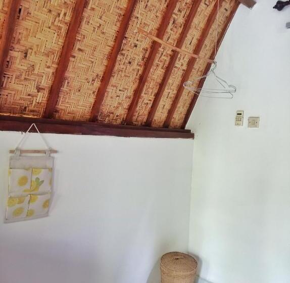 اتاق لوکس با تخت بزرگ, Follow The Rabbit Bungalow