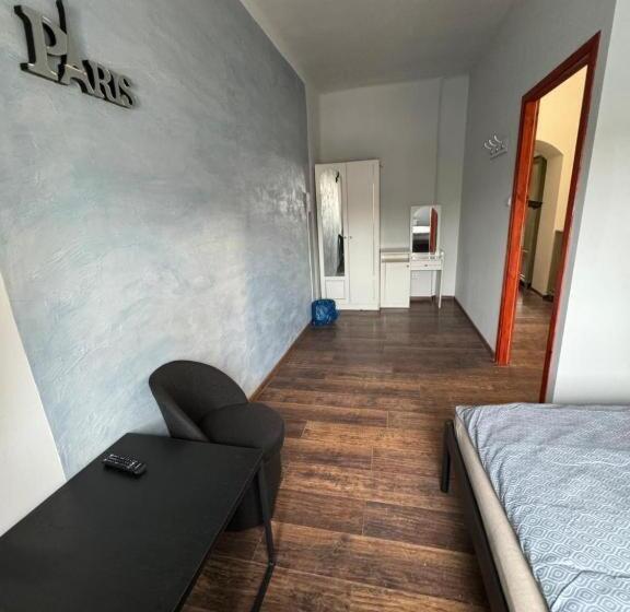 חדר דלוקס עם נוף, Paris Rynek Centrum &parking