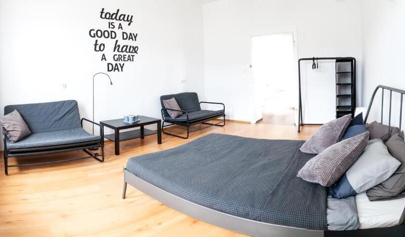 Номер Стандарт Совместная Ванная, Mainstation