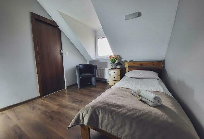 Quarto Estandar Individual, Zajazd Na Górkach
