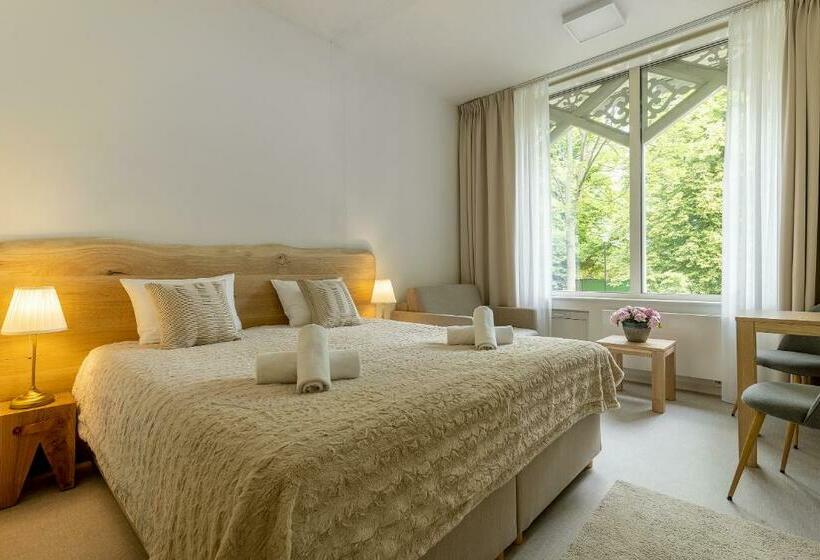 Трехместный Номер Deluxe, Dom Zdrojowy