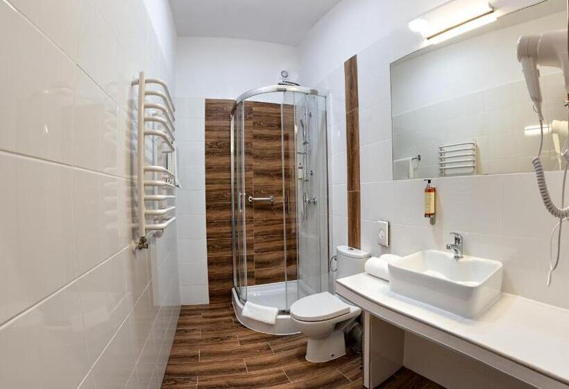 اتاق راحتی سه تخته, Lublin