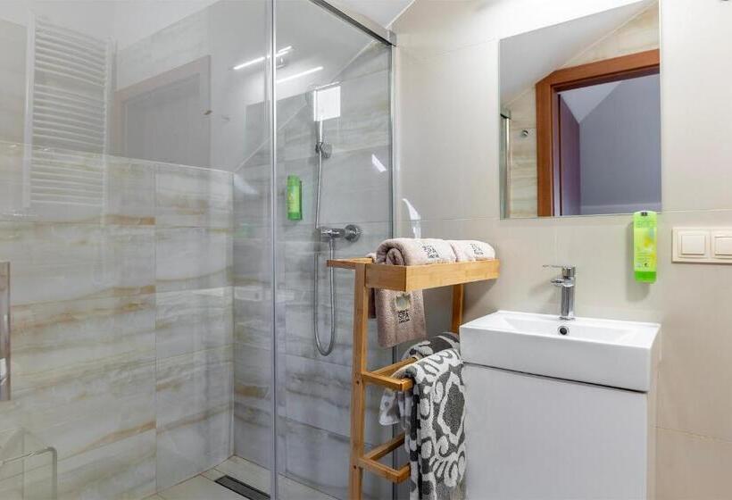 إستديو قياسى مزود بشرفة, Medical Spa Kwiatowa