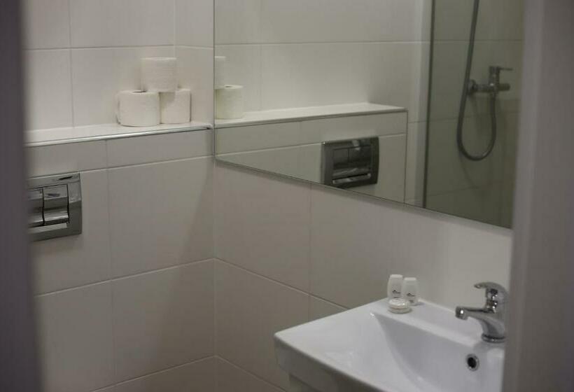 غرفة قياسية فردية, Pod Różami