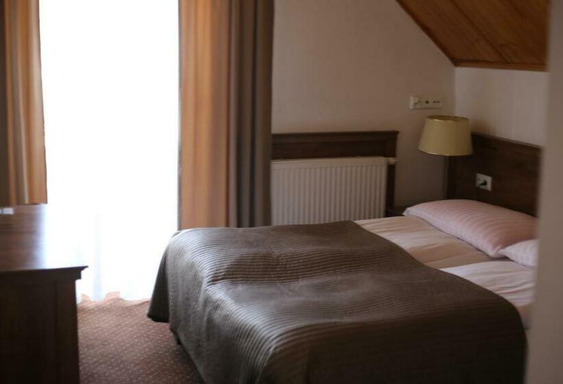 غرفة قياسية, Pod Różami