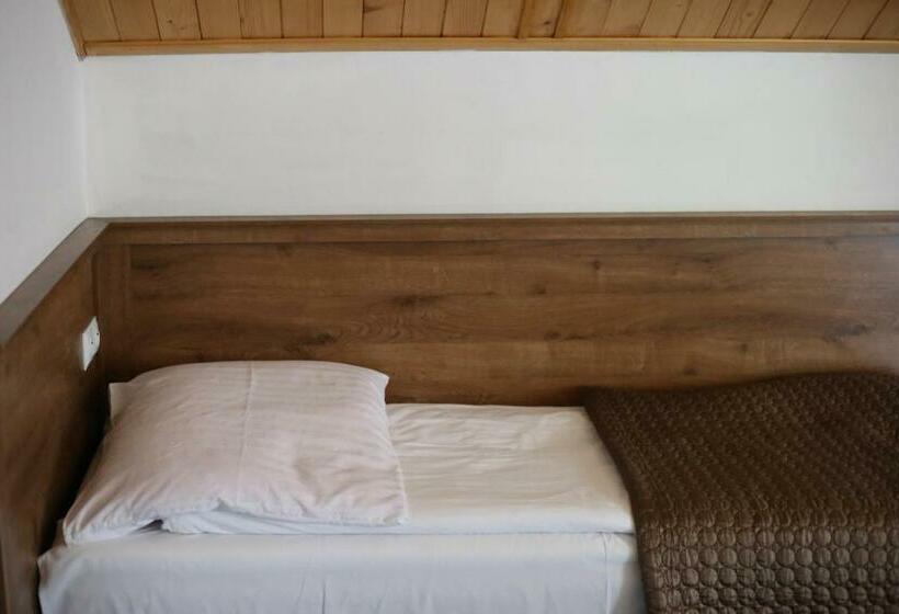 غرفة قياسية, Pod Różami