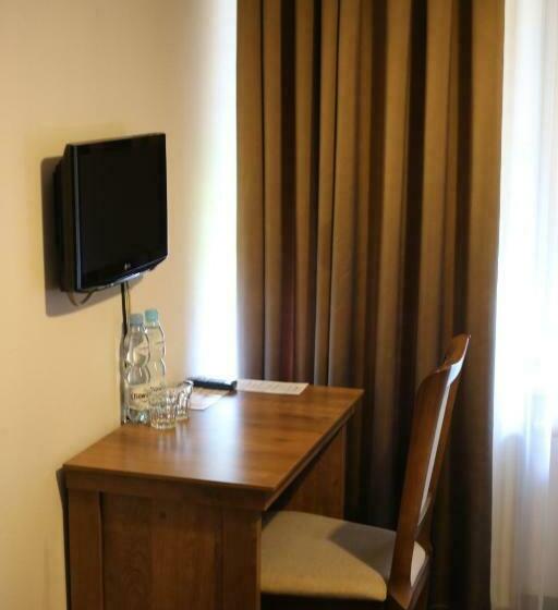 غرفة قياسية, Pod Różami