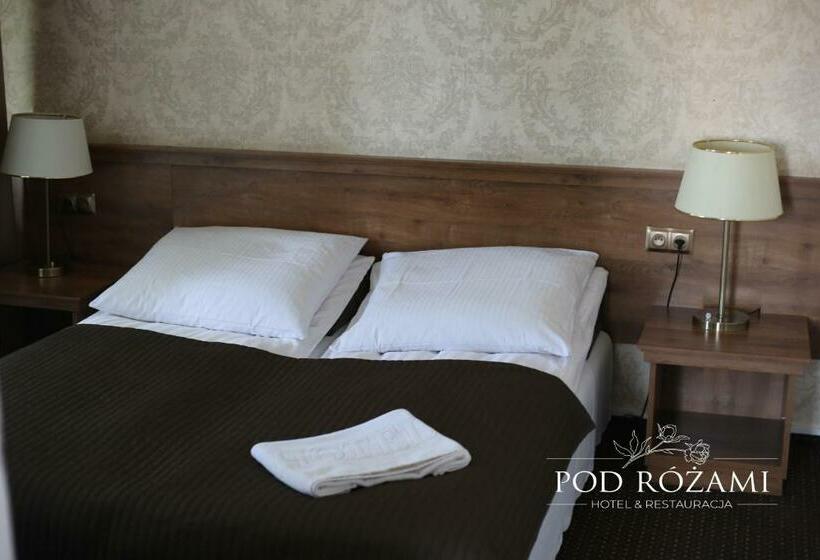 غرفة قياسية, Pod Różami