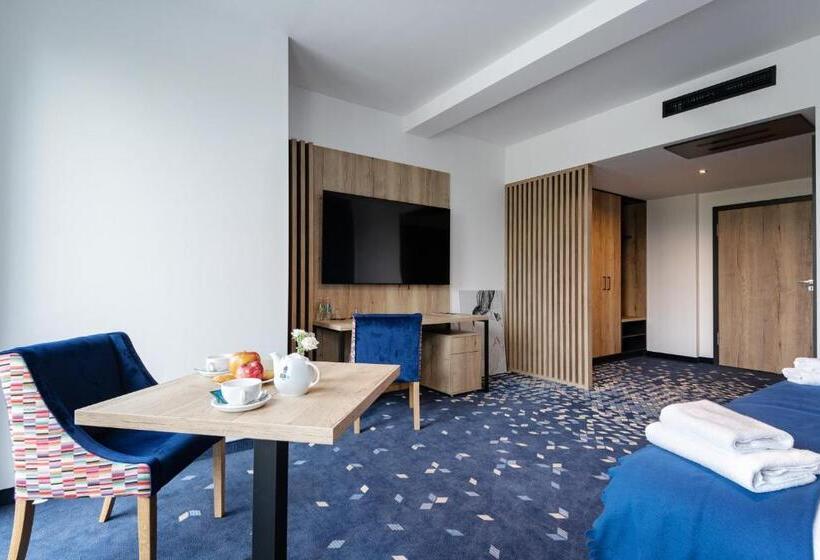 キングサイズベッドのデラックスルーム, Ilkus Hotel & Restaurant