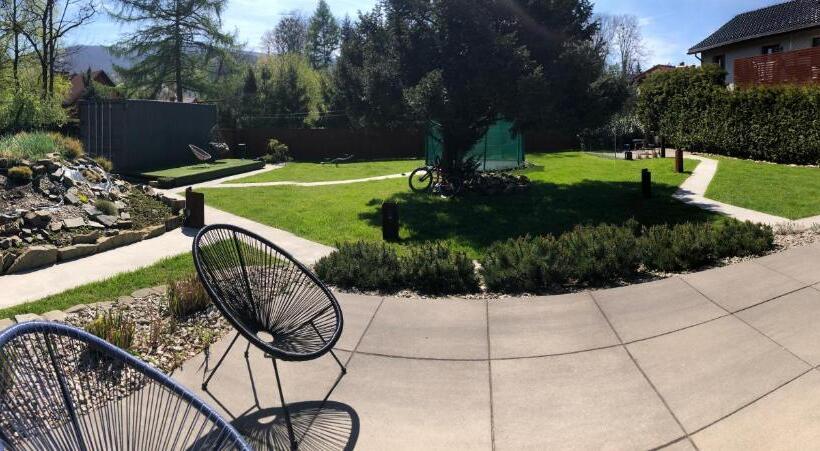 Standard Triple Room with Terrace, Black House 88