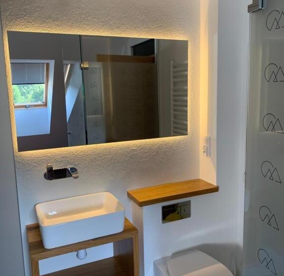 اتاق ساده سه نفره, Black House 88