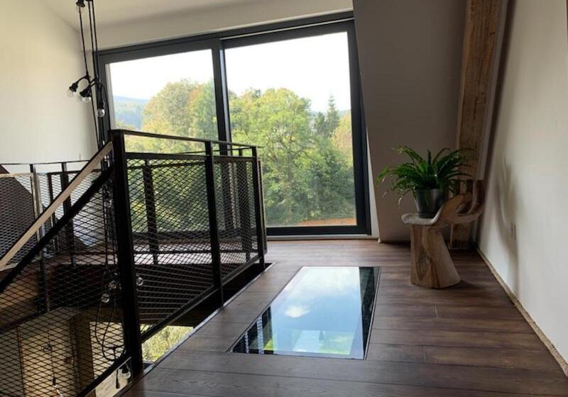 اتاق استاندارد سه نفره, Black House 88