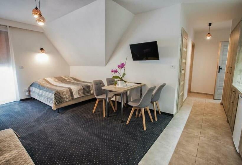 Family Suite, Tojemoje
