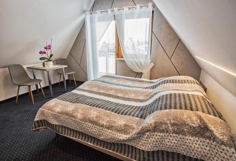 اتاق استاندارد با بالکن, Tojemoje