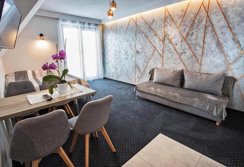 اتاق لوکس چهار تخته, Tojemoje