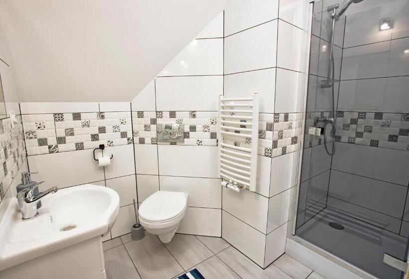 اتاق لوکس, Tojemoje