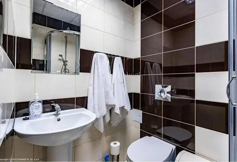 Standard-huone Järvinäkymä, Villa Capitol