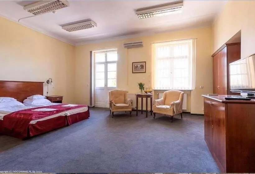 Standard-huone Järvinäkymä, Villa Capitol