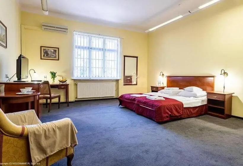 Standard-huone Järvinäkymä, Villa Capitol